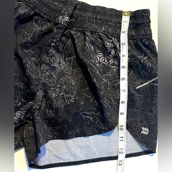 All In Motion Women's Black Patterned Running Shorts w Liner Size Medium - Picture 6 of 11